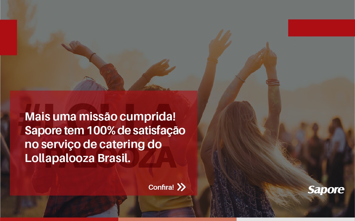 Pessoas em festival de música com os braços para cima
